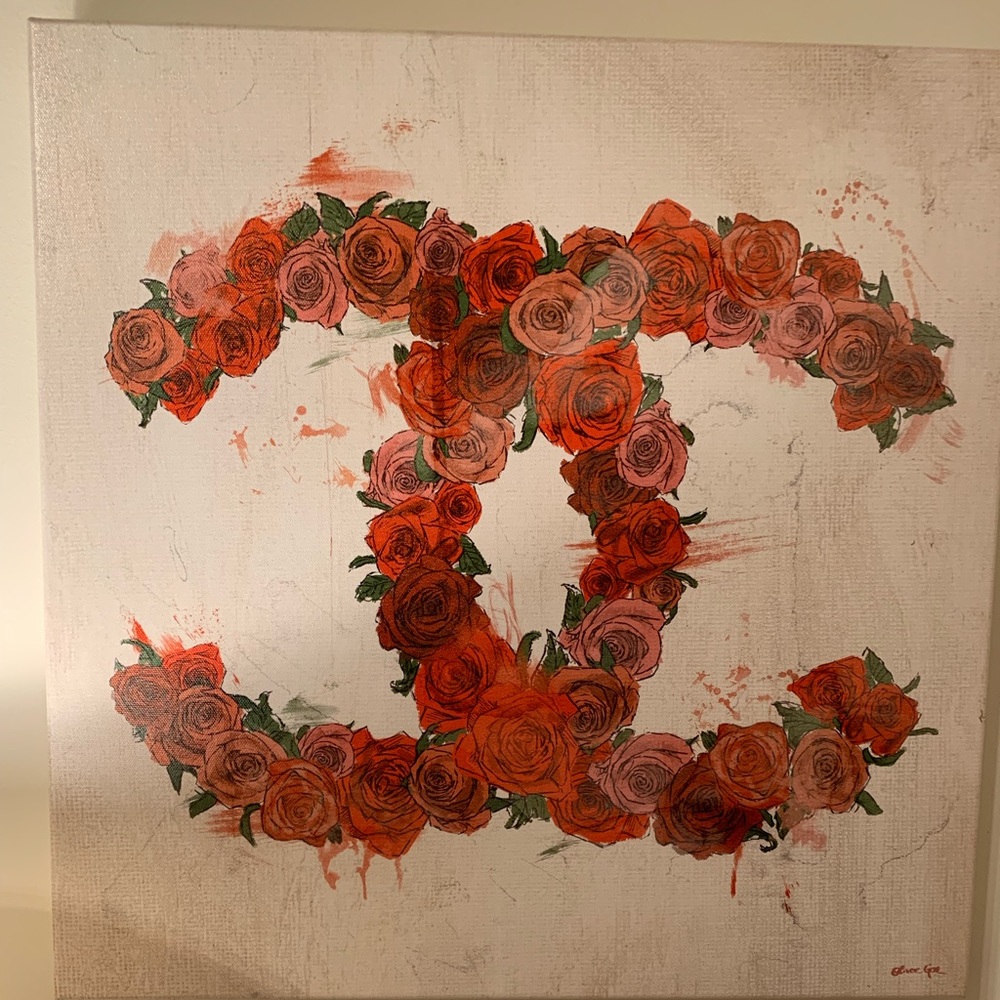 Oliver Gal “Love Roses” (Chanel) in Size 20 x 20
